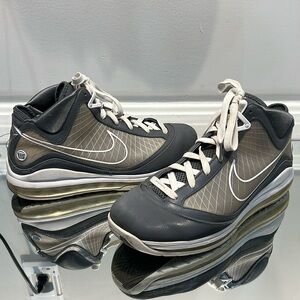 Nike LeBron 7
Cool Grey size 11.5